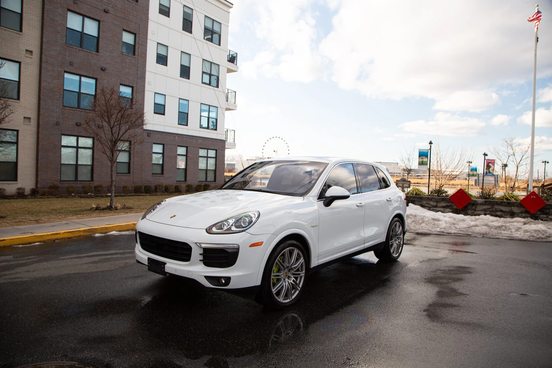 2015 Porsche 958 Cayenne S - Image 2 of 31