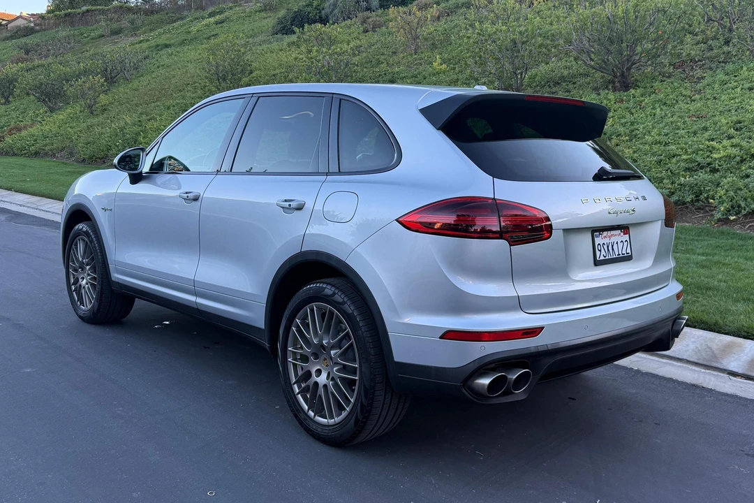 2015 Porsche 958 Cayenne S - Image 4 of 31