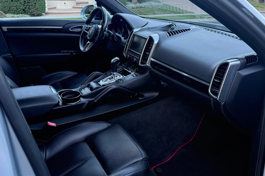 2015 Porsche 958 Cayenne S - Image 25 of 31