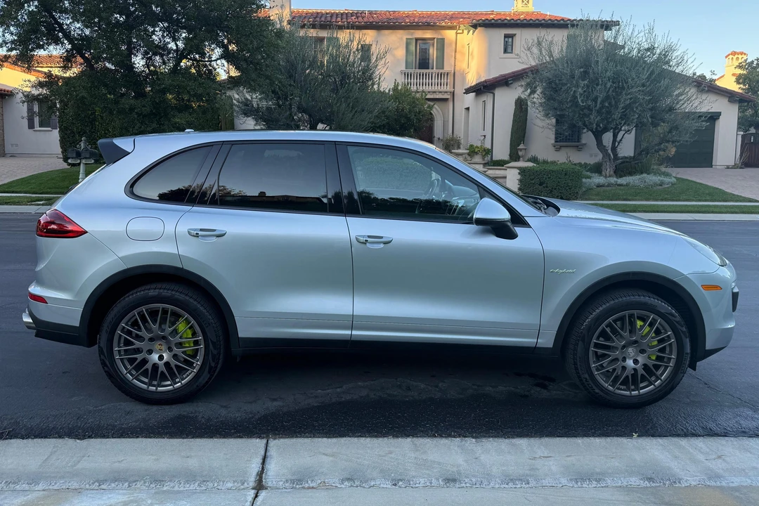 2015 Porsche 958 Cayenne S - Image 3 of 31