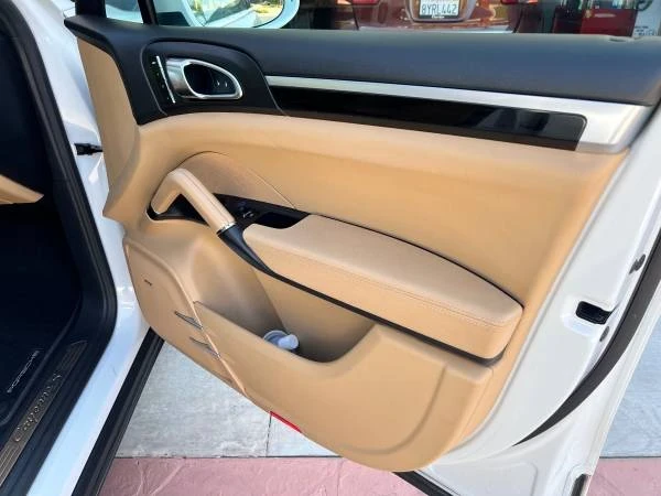 2015 Porsche 958 Cayenne S - Image 8 of 19