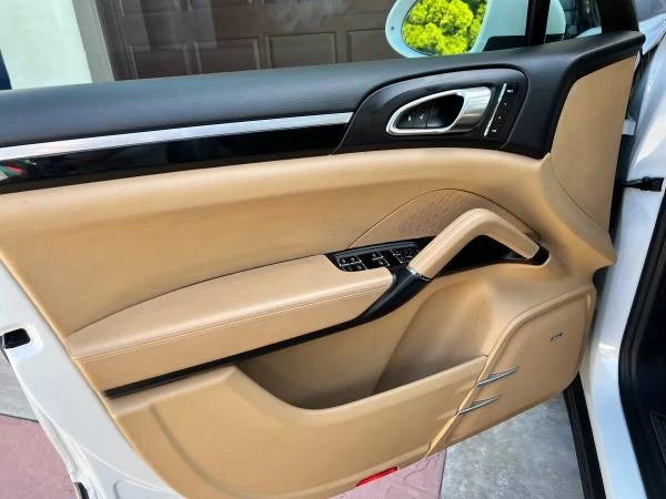 2015 Porsche 958 Cayenne S - Image 16 of 19
