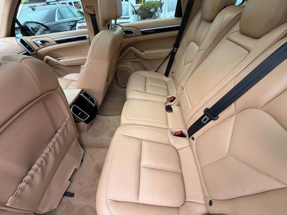 2015 Porsche 958 Cayenne S - Image 9 of 10