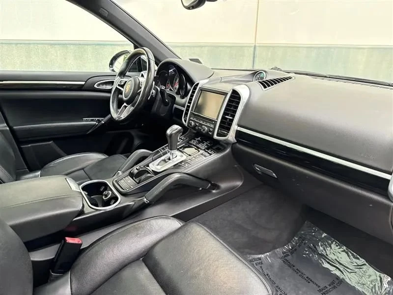 2015 Porsche 958 Cayenne S - Image 16 of 20