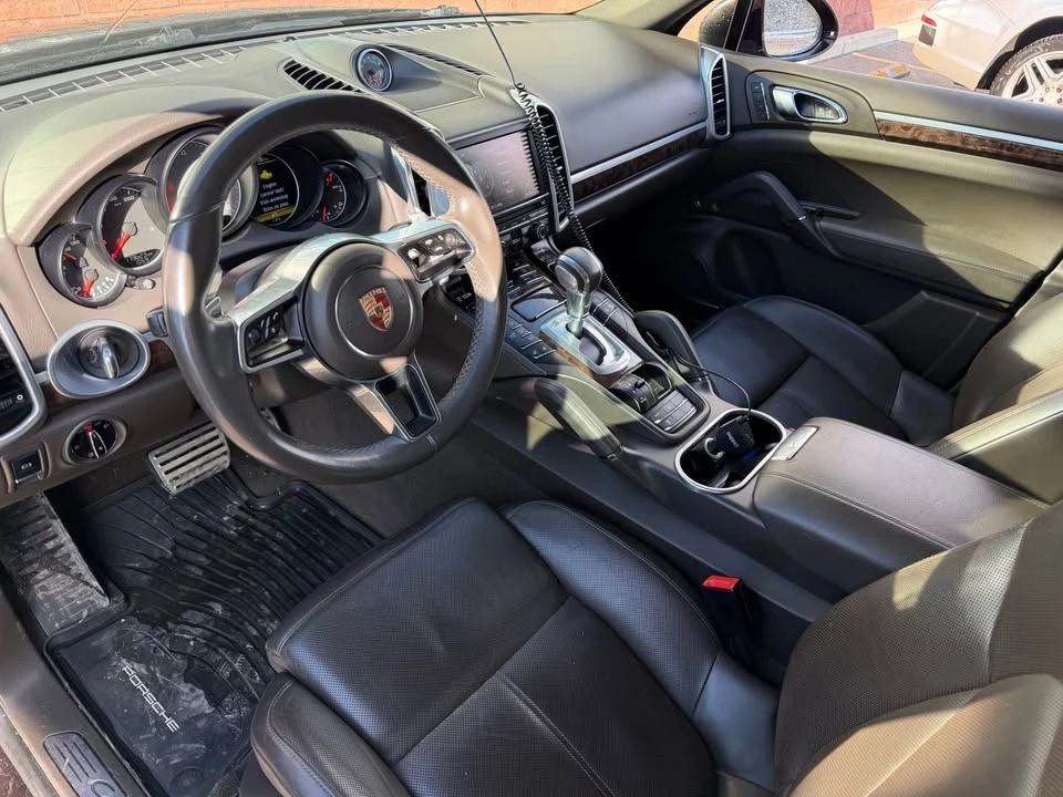 2015 Porsche 958 Cayenne S - Image 2 of 6