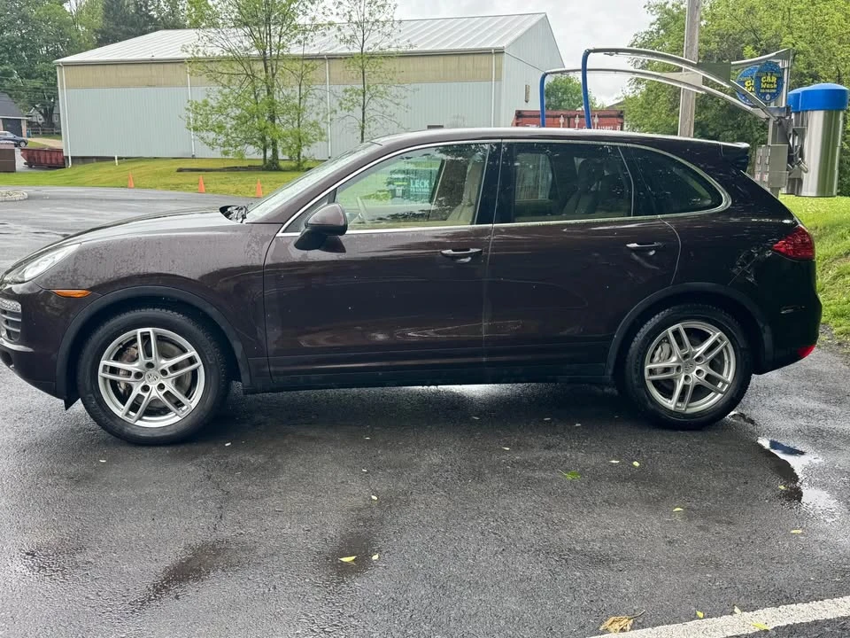 2015 Porsche 958 Cayenne S - Image 2 of 9