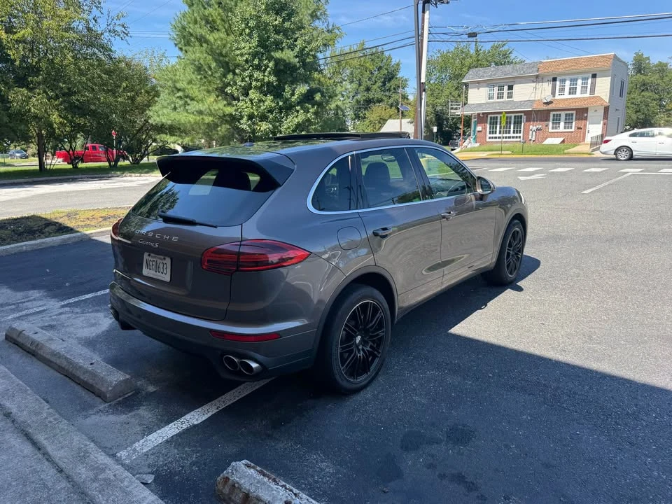 2015 Porsche 958 Cayenne S - Image 10 of 16