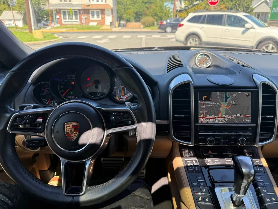 2015 Porsche 958 Cayenne S - Image 11 of 16