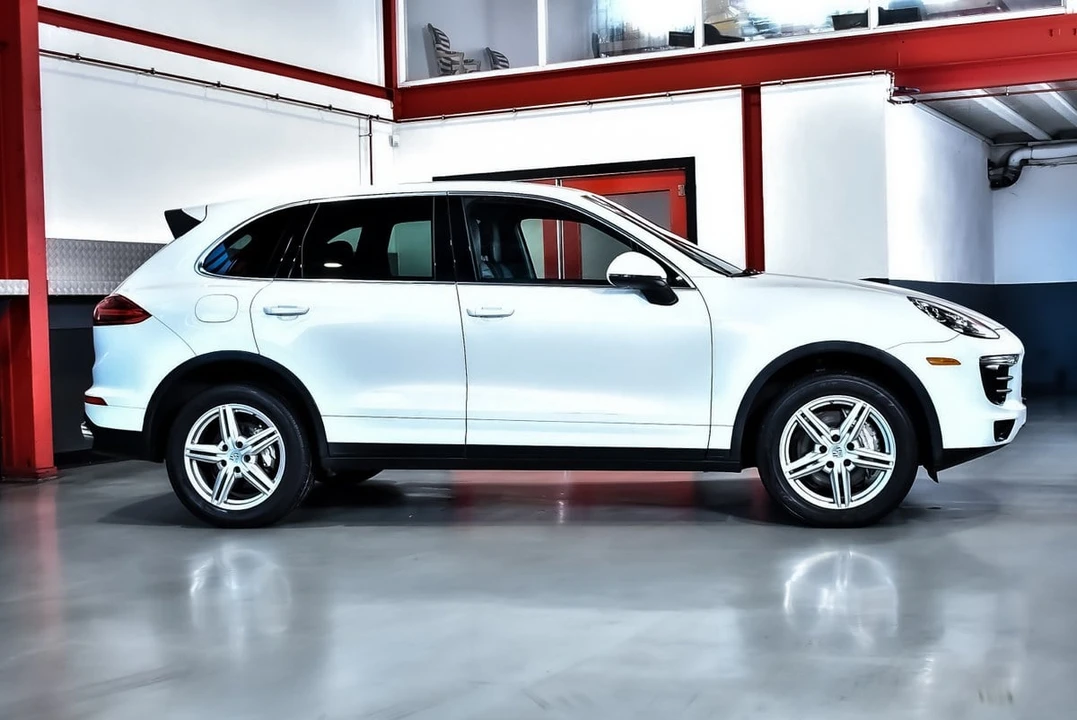 2015 Porsche 958 Cayenne S - Image 16 of 31