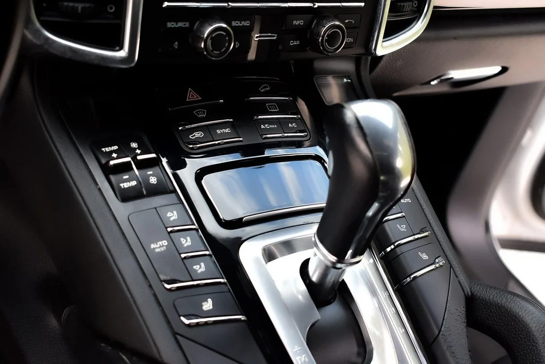 2015 Porsche 958 Cayenne S - Image 26 of 31