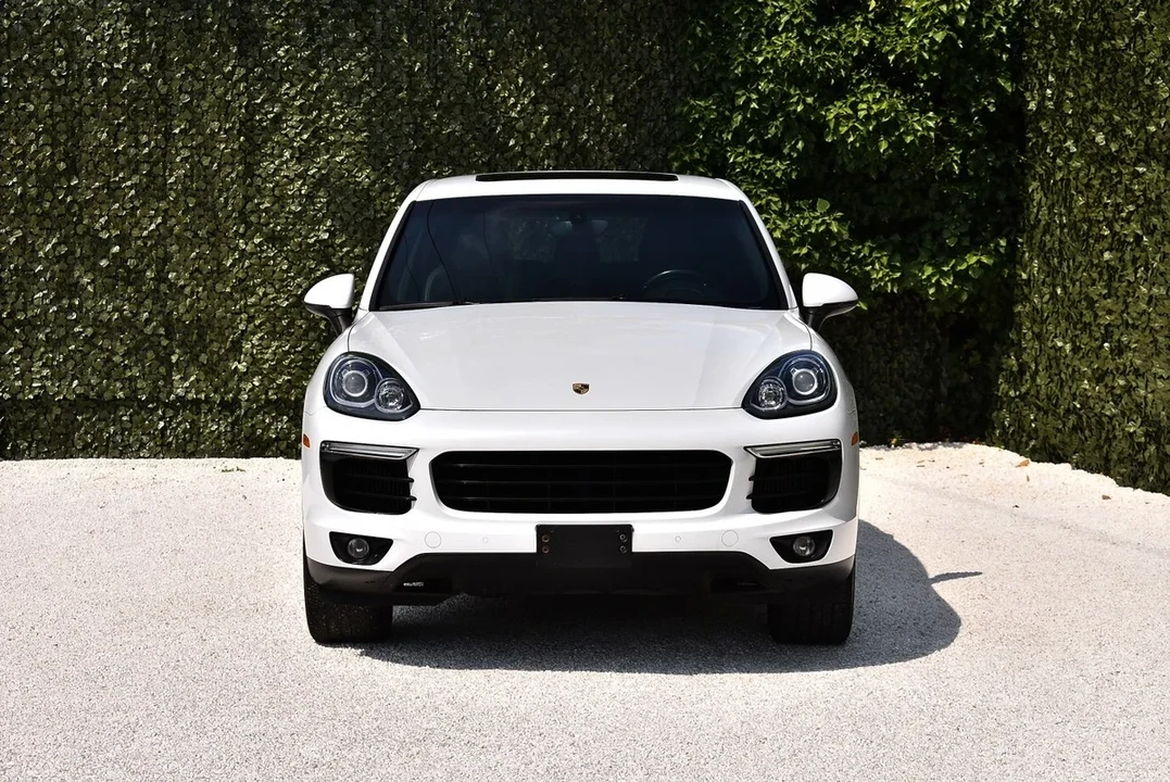 2015 Porsche 958 Cayenne S - Image 2 of 31