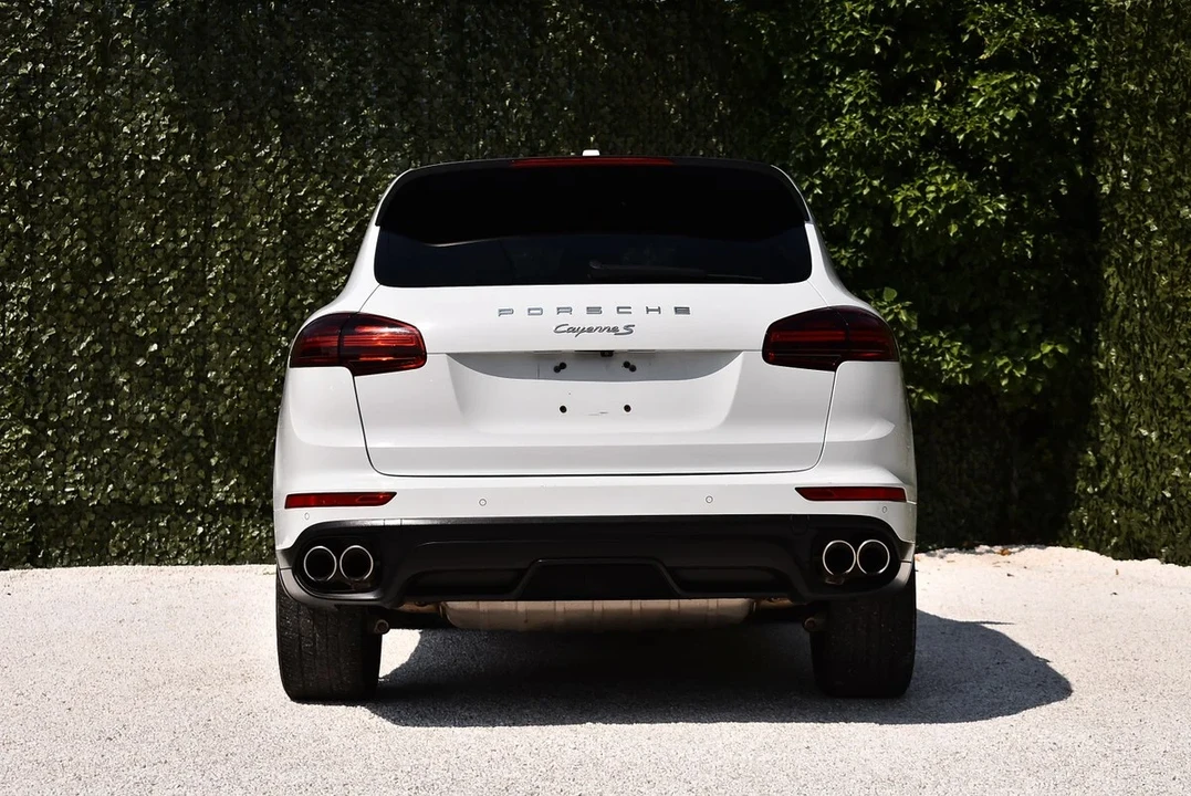 2015 Porsche 958 Cayenne S - Image 9 of 31
