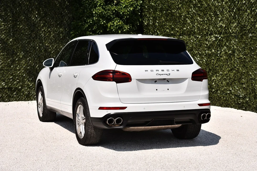 2015 Porsche 958 Cayenne S - Image 10 of 31