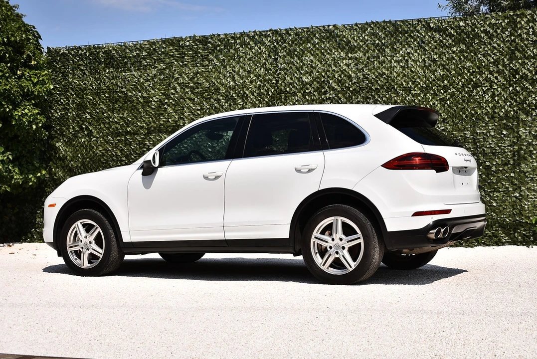 2015 Porsche 958 Cayenne S - Image 13 of 31