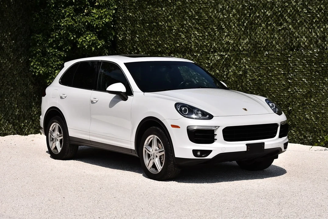 2015 Porsche 958 Cayenne S - Image 5 of 31