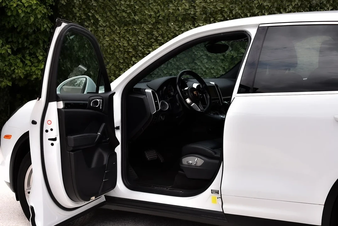 2015 Porsche 958 Cayenne S - Image 15 of 31