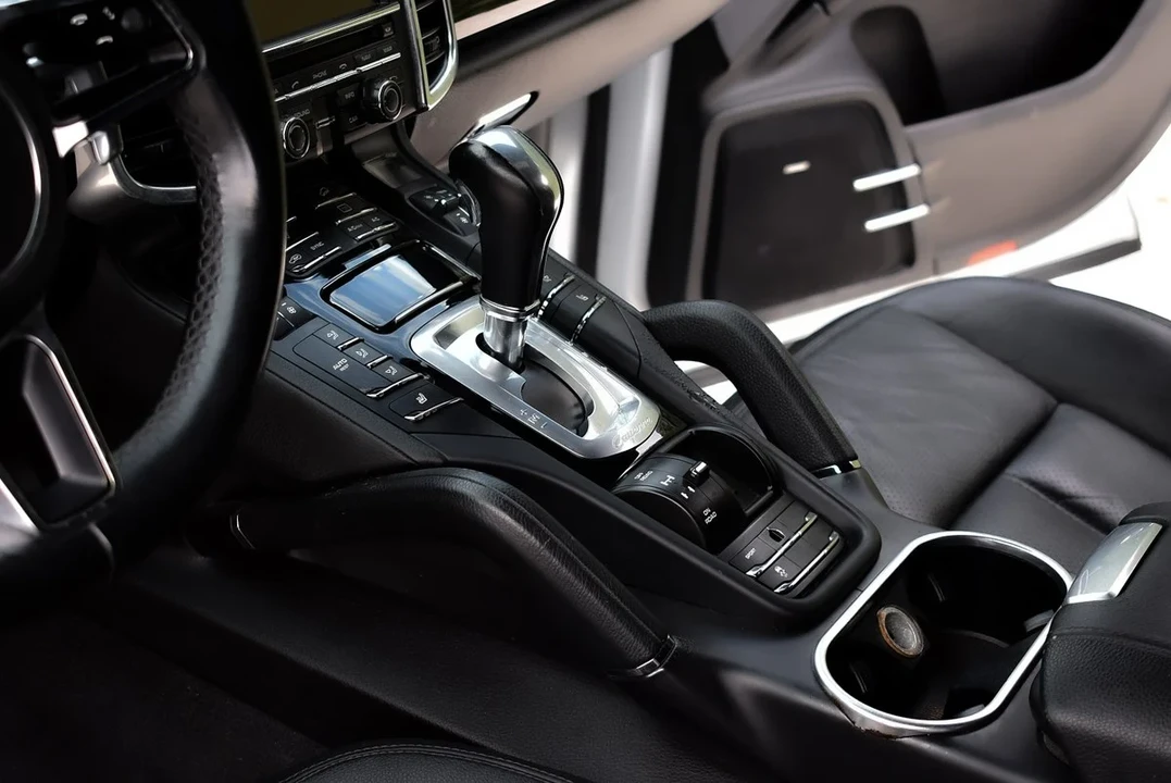 2015 Porsche 958 Cayenne S - Image 18 of 31