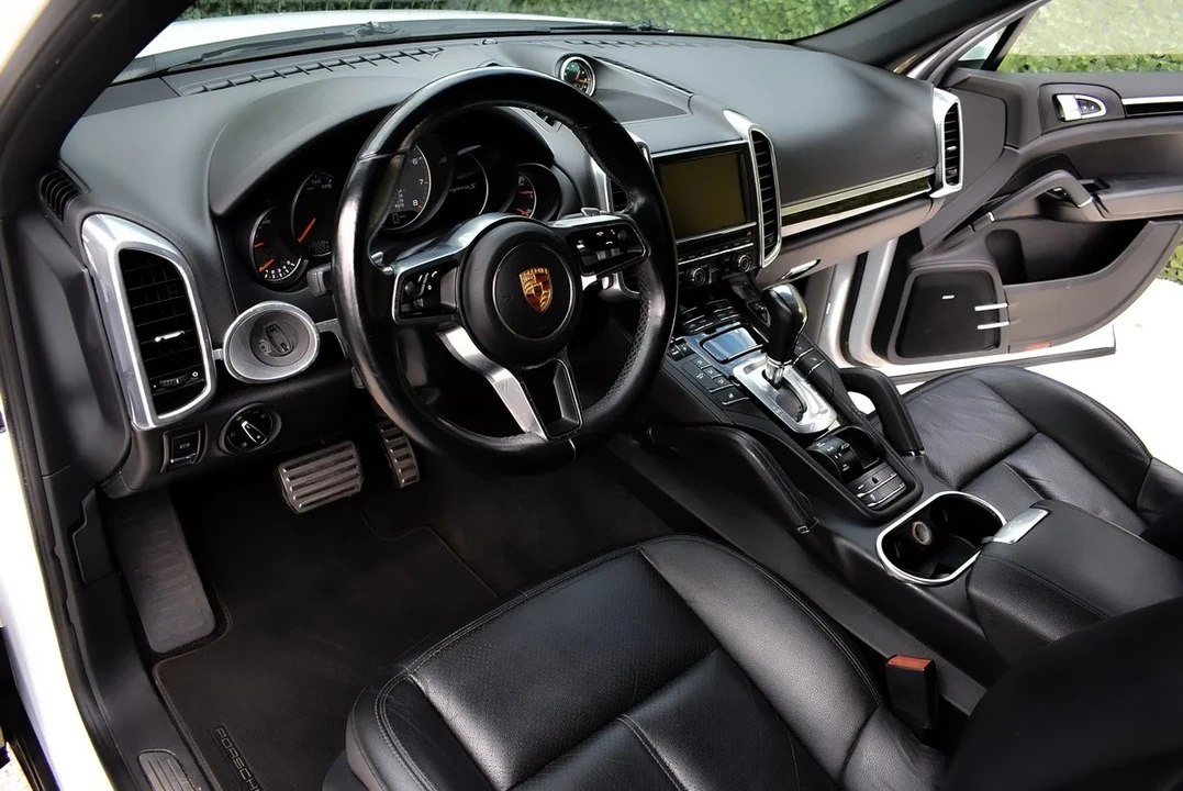 2015 Porsche 958 Cayenne S - Image 19 of 31