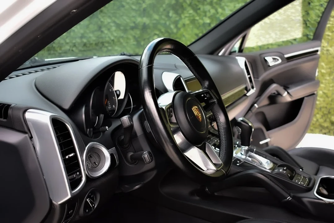 2015 Porsche 958 Cayenne S - Image 20 of 31