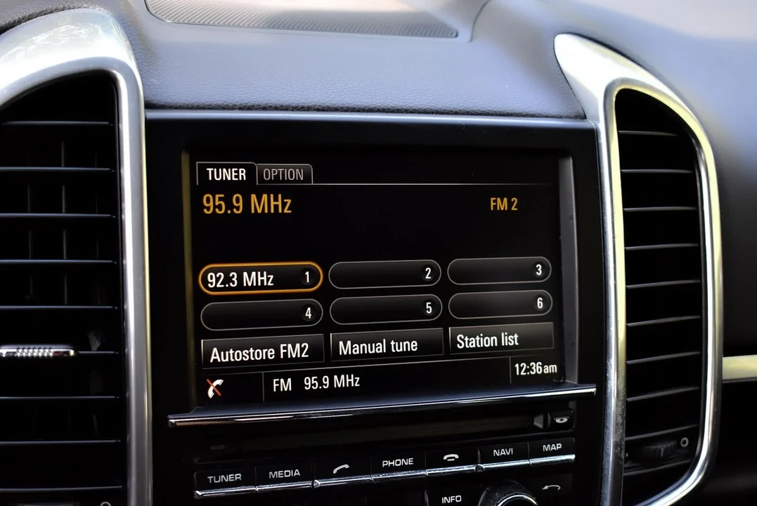 2015 Porsche 958 Cayenne S - Image 25 of 31