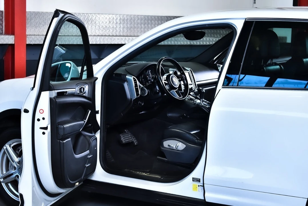 2015 Porsche 958 Cayenne S - Image 30 of 31
