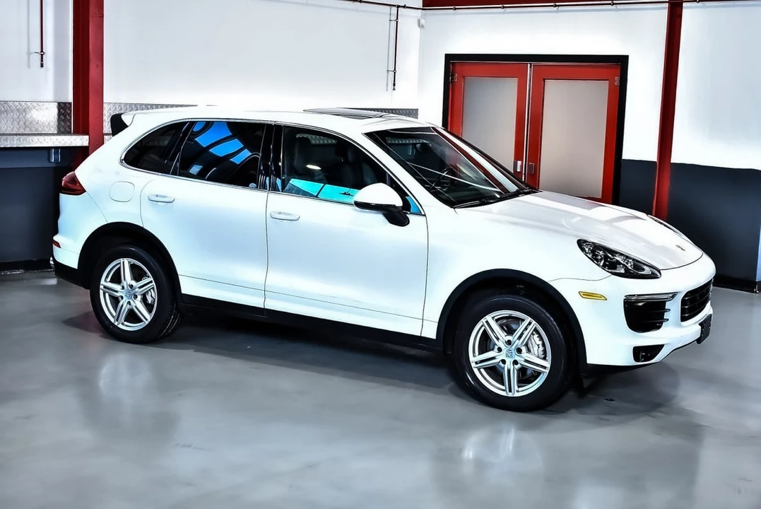 2015 Porsche 958 Cayenne S - Image 13 of 31