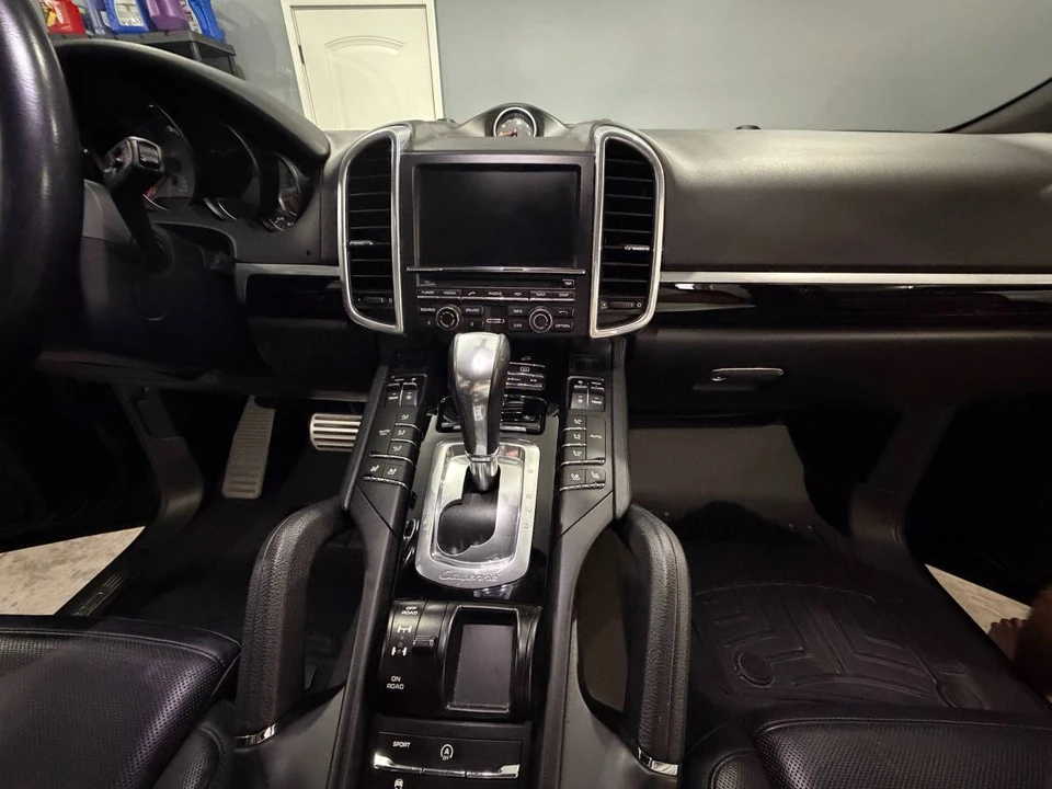 2015 Porsche 958 Cayenne S - Image 14 of 16