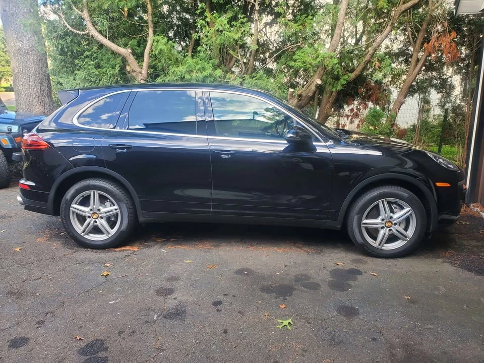 2015 Porsche 958 Cayenne S - Image 2 of 10