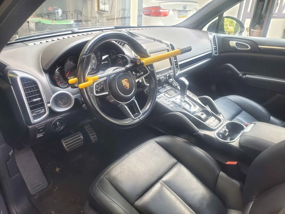 2015 Porsche 958 Cayenne S - Image 5 of 10
