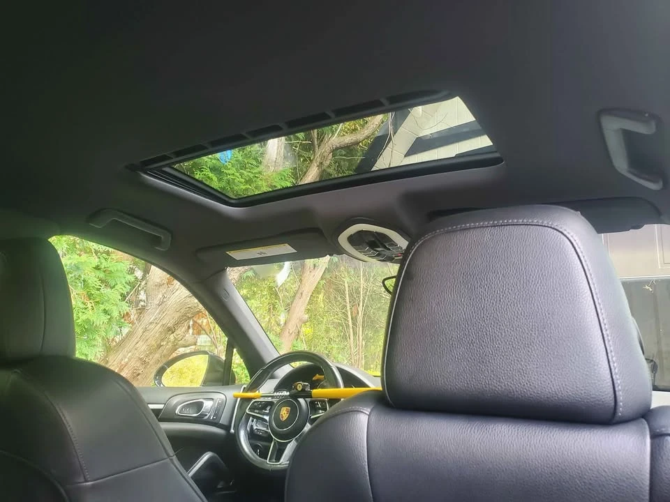 2015 Porsche 958 Cayenne S - Image 4 of 10