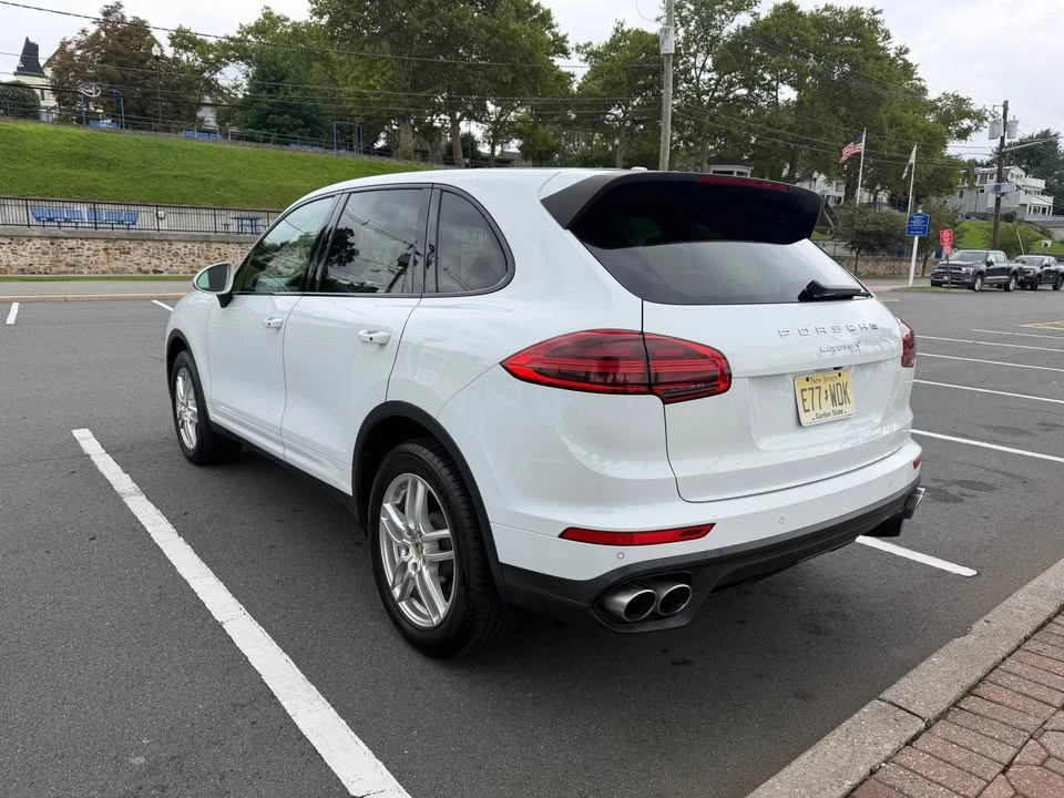 2015 Porsche 958 Cayenne S - Image 5 of 17
