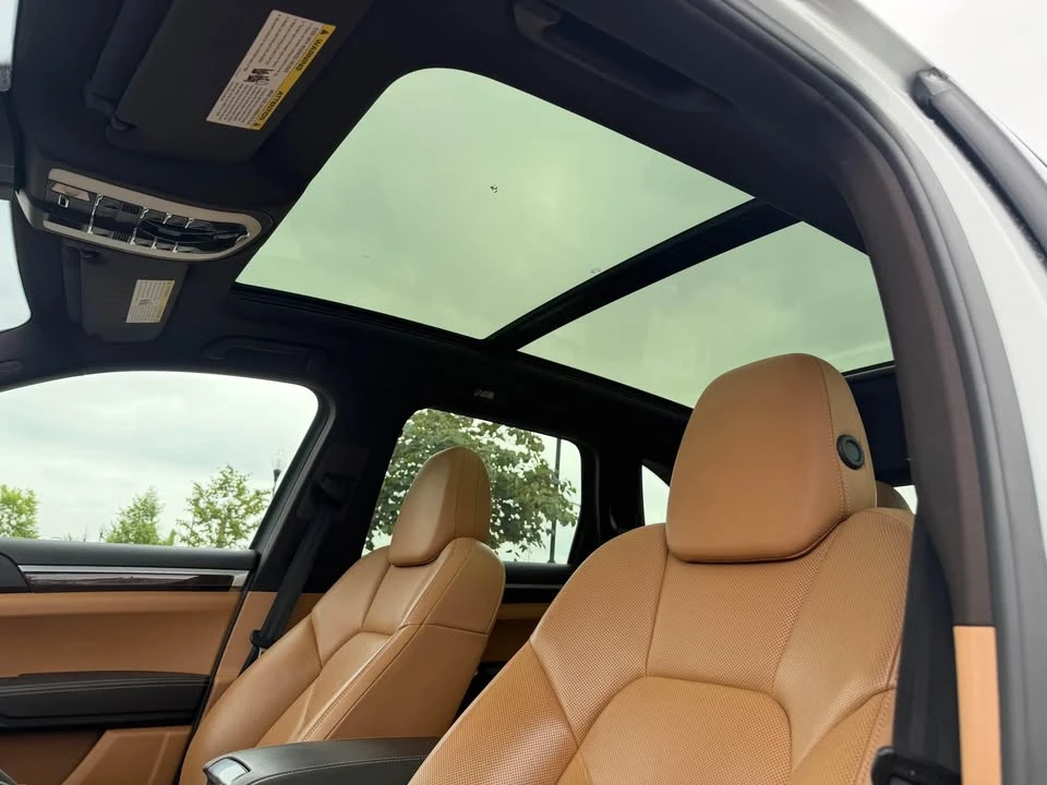 2015 Porsche 958 Cayenne S - Image 13 of 17