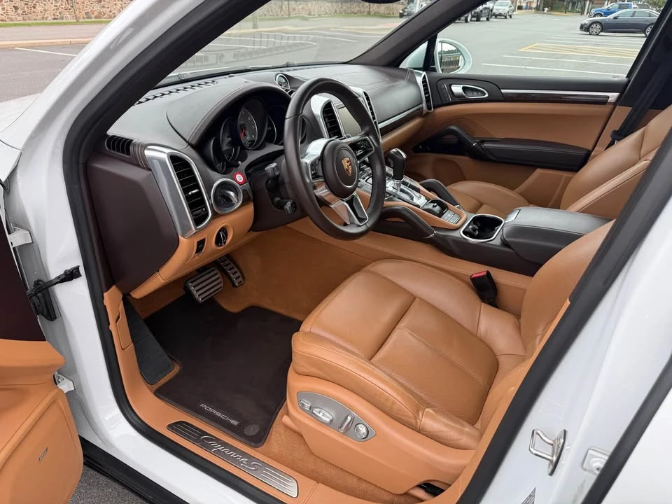 2015 Porsche 958 Cayenne S - Image 9 of 17