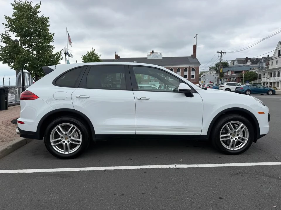 2015 Porsche 958 Cayenne S - Image 2 of 17