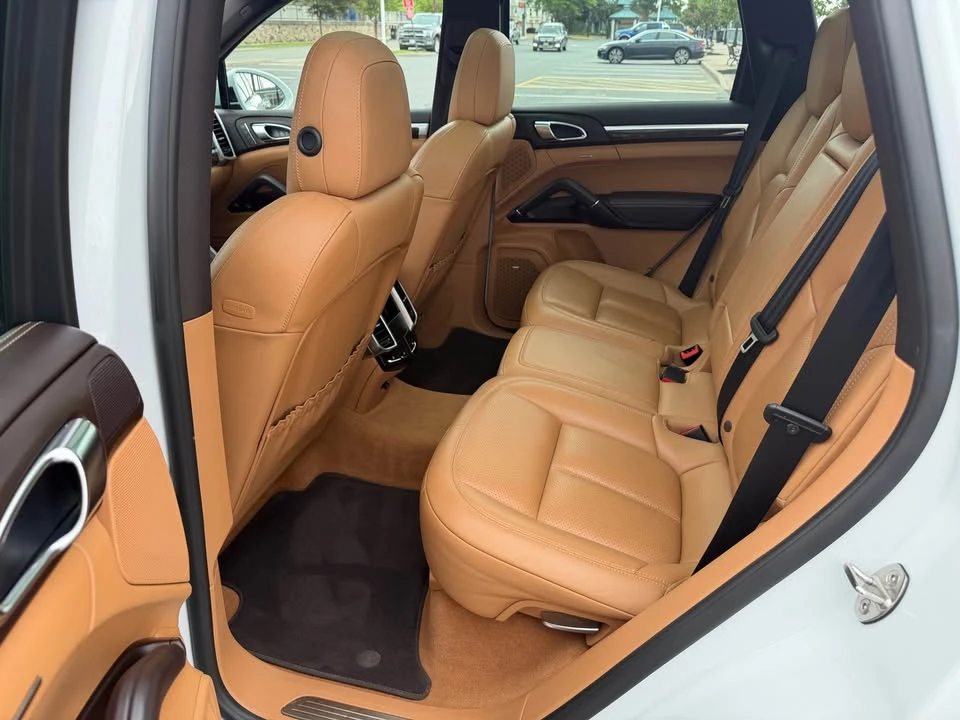 2015 Porsche 958 Cayenne S - Image 12 of 17