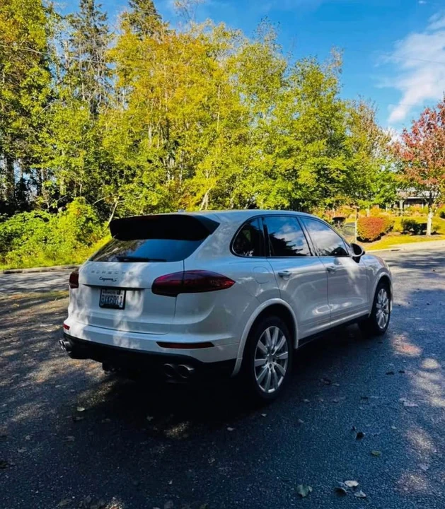 2015 Porsche 958 Cayenne S - Image 3 of 12