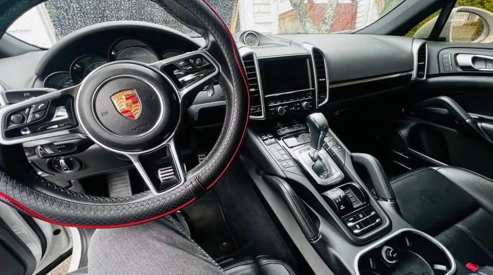 2015 Porsche 958 Cayenne S - Image 7 of 12