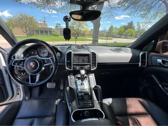 2015 Porsche 958 Cayenne S - Image 15 of 21