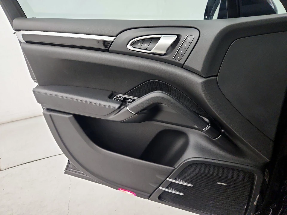 2015 Porsche 958 Cayenne S - Image 13 of 27