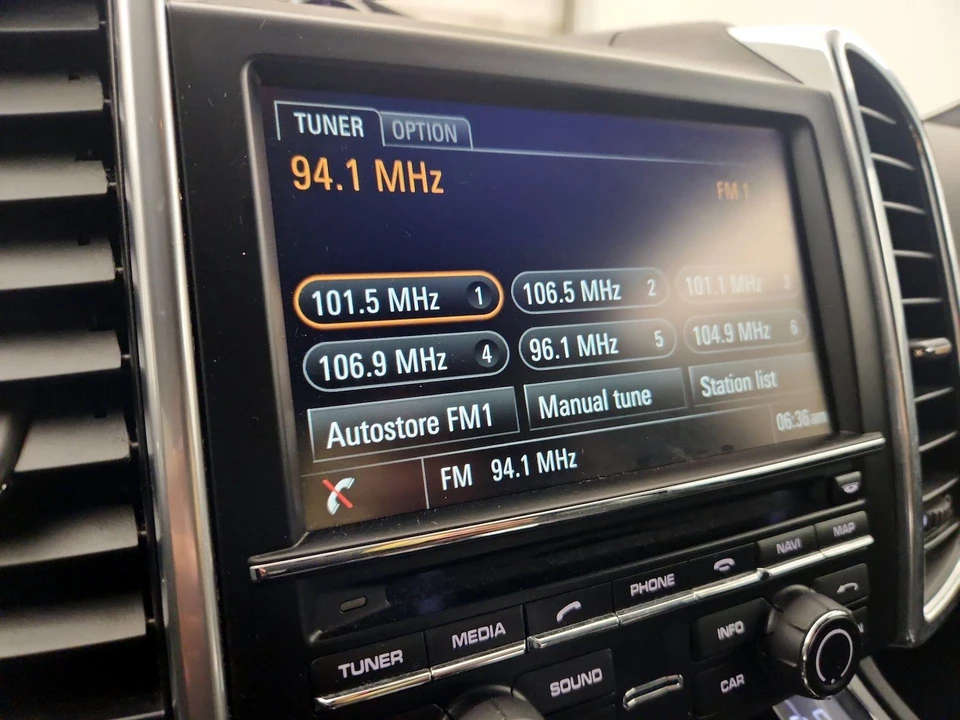 2015 Porsche 958 Cayenne S - Image 16 of 27
