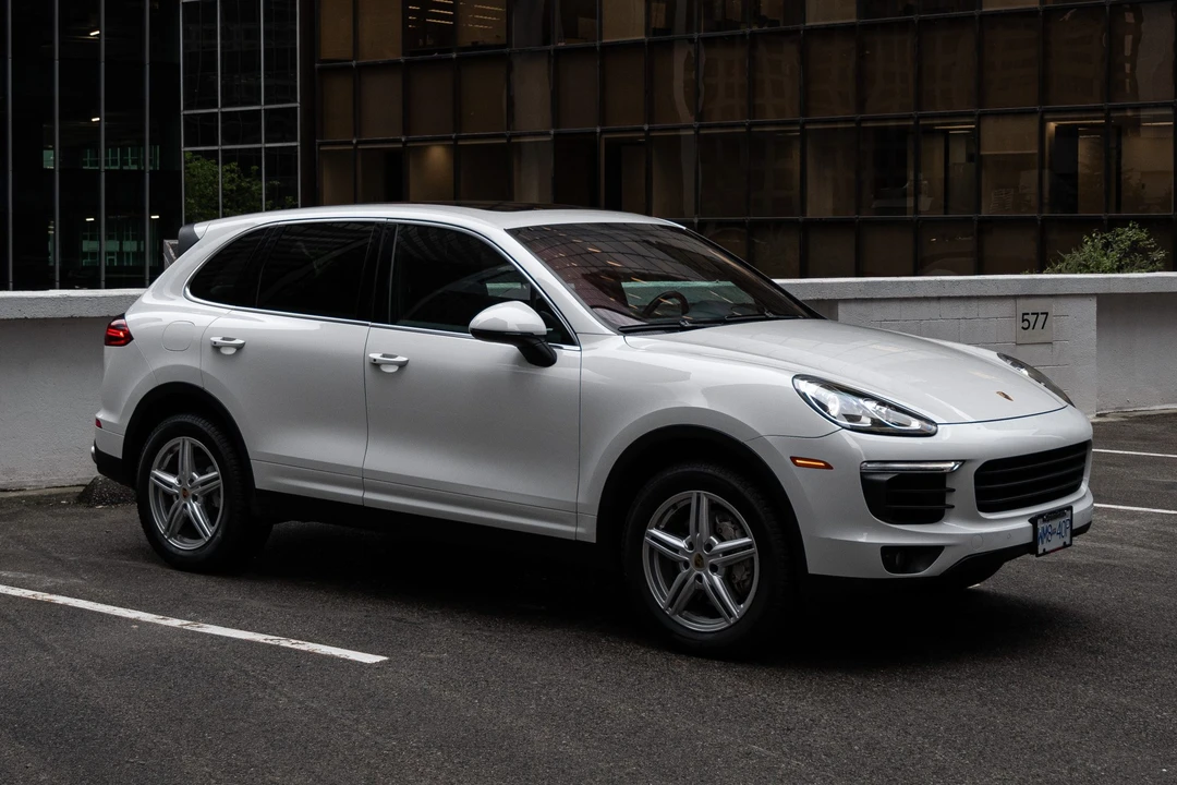 2015 Porsche 958 Cayenne S - Image 2 of 31