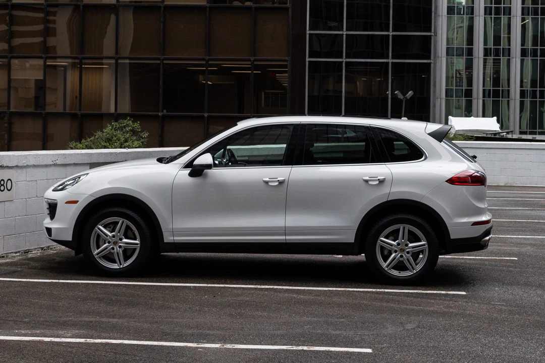 2015 Porsche 958 Cayenne S - Image 9 of 31