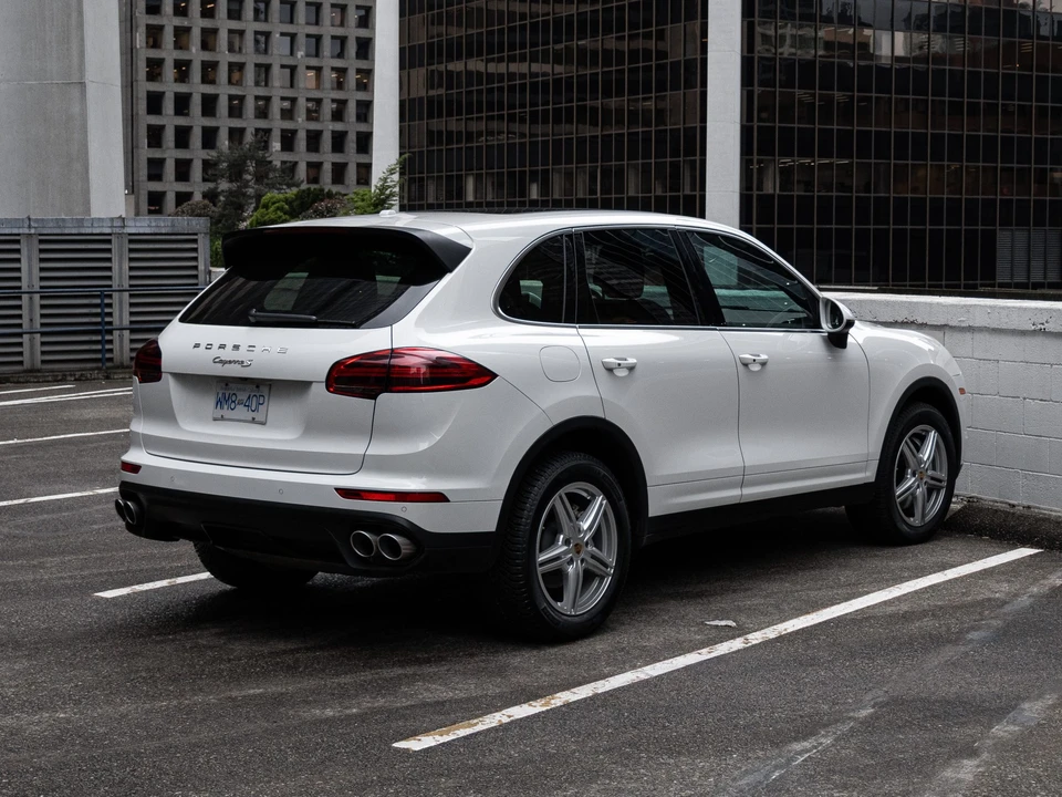 2015 Porsche 958 Cayenne S - Image 13 of 31