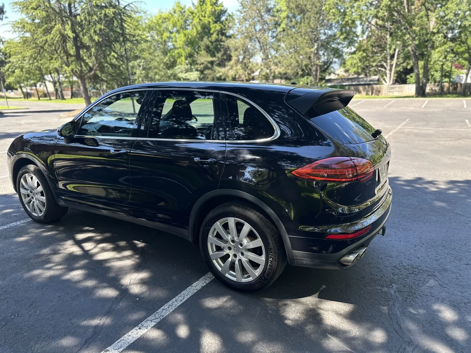 2015 Porsche 958 Cayenne S - Image 12 of 31