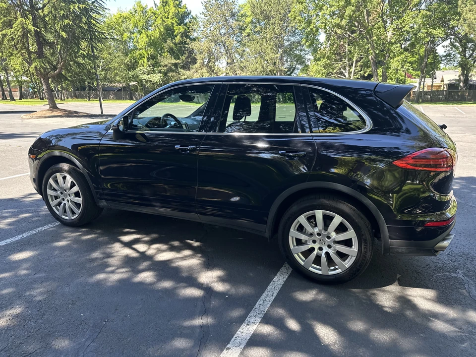 2015 Porsche 958 Cayenne S - Image 10 of 31
