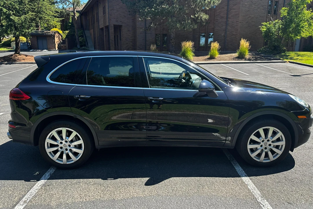 2015 Porsche 958 Cayenne S - Image 13 of 31