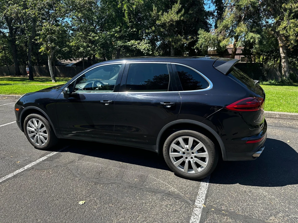 2015 Porsche 958 Cayenne S - Image 10 of 31
