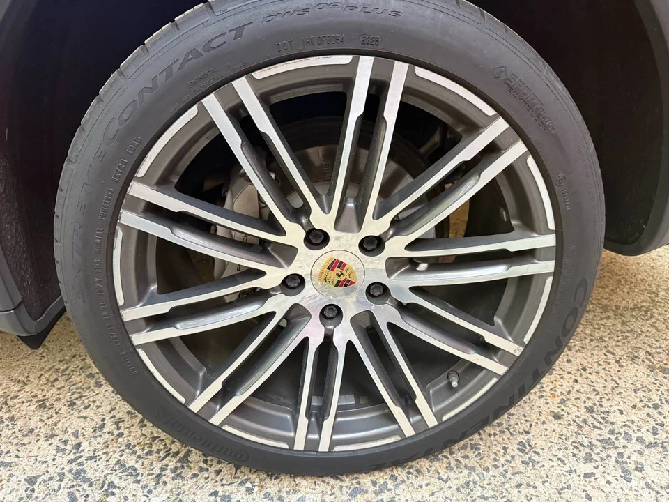2015 Porsche 958 Cayenne S - Image 7 of 20