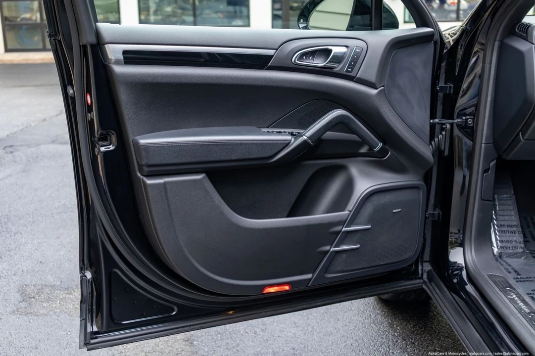 2015 Porsche 958 Cayenne S - Image 18 of 21