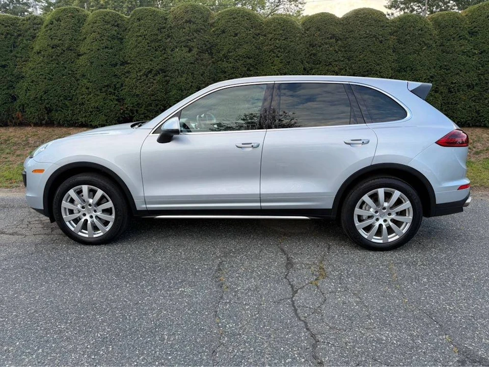 2015 Porsche 958 Cayenne S - Image 2 of 5